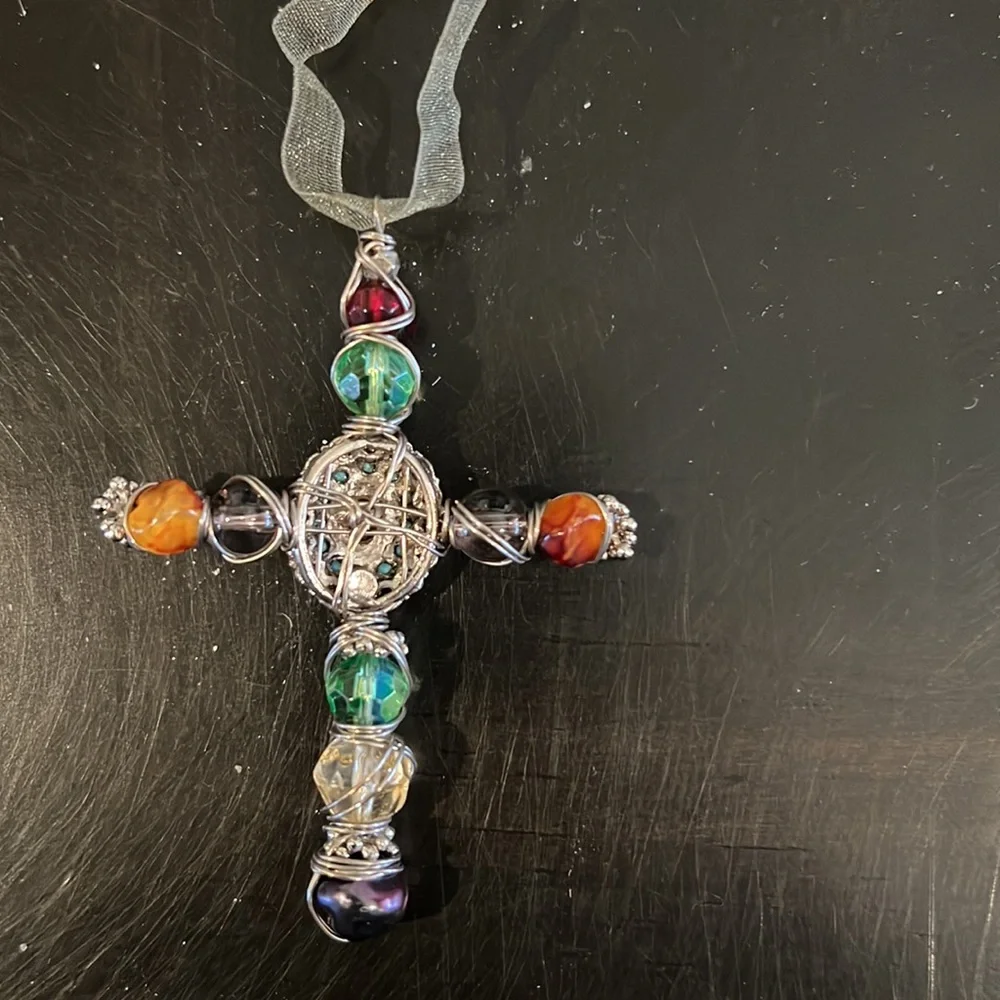 Fabulous multicolored stone and wire cross. - Picture 2 of 7